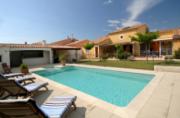 Location sur Aigues Vives : Villa AC2513 - Villa avec piscine